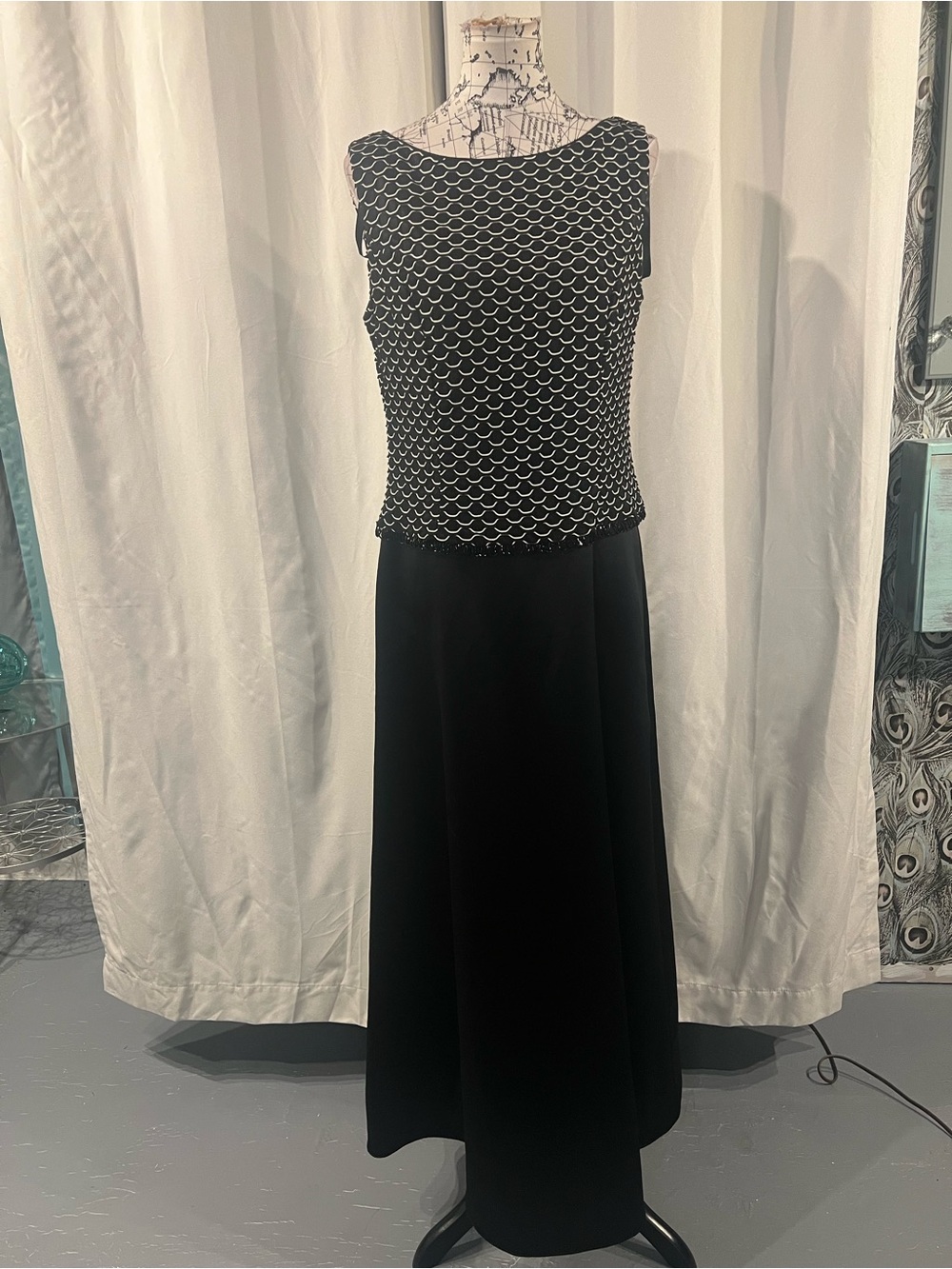 Patra Black Evening Gown with Scallop-Pattern Bodice